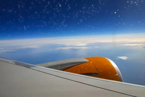 Μια Όμορφη Θέα Του Ουρανού Από Ένα Αεροπλάνο — Φωτογραφία Αρχείου