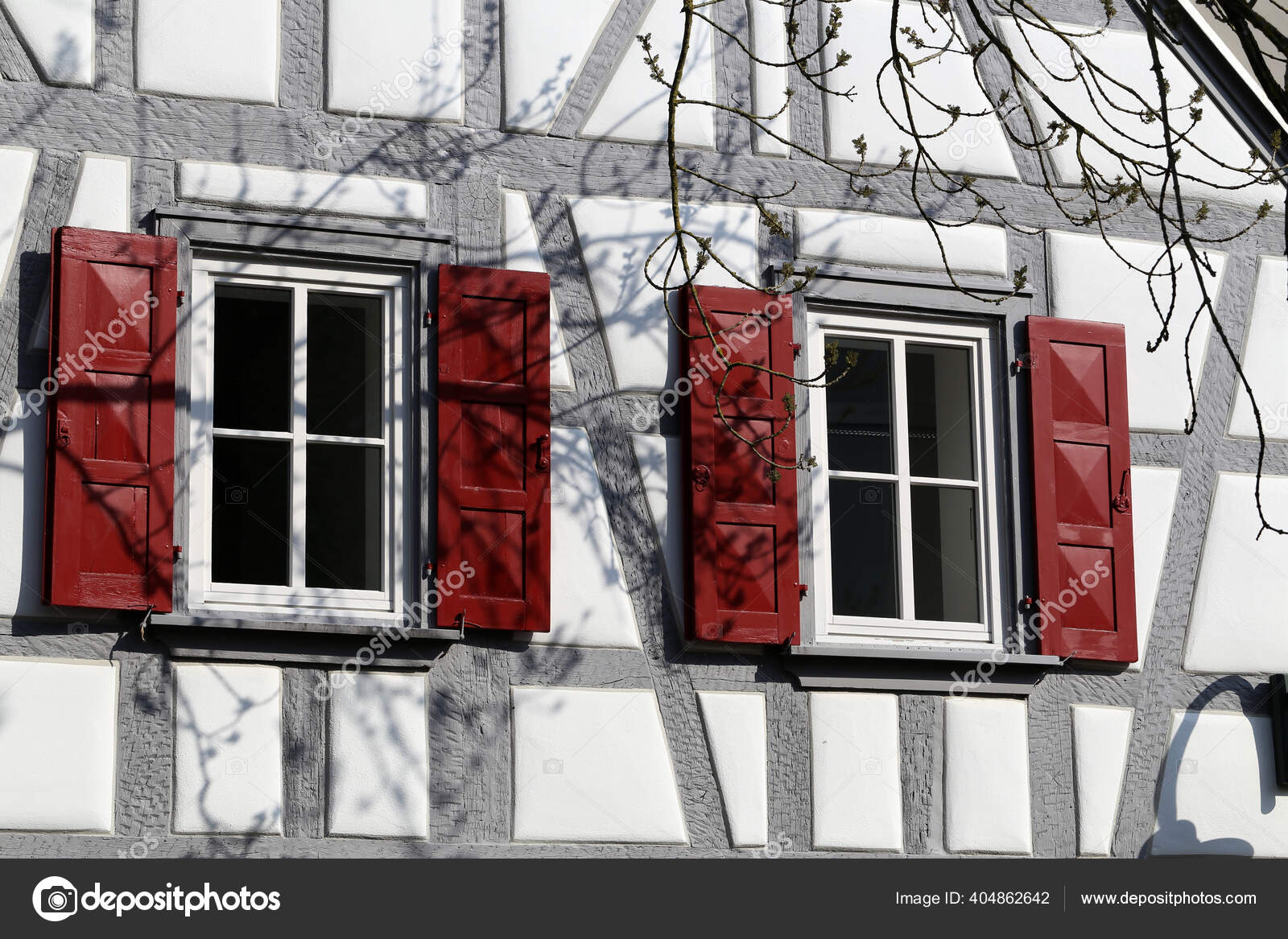 Facade Tudor Style House — Stock Photo © Wirestock #404862642