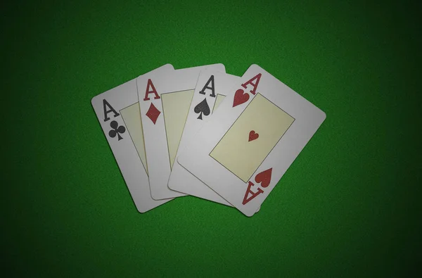 Die Pokerkarten Auf Einer Grünen Pokerleinwand Glücksspiel Und Casinokonzept — Stockfoto