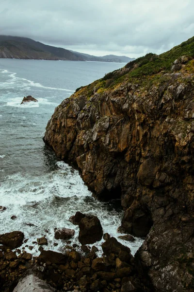 Spanya Nın Bask Bölgesinde Kayalık Bir Plajın Güzel Bir Görüntüsü — Stok fotoğraf