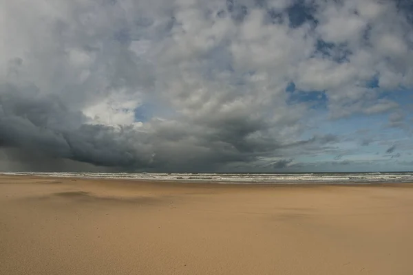 Belo Tiro Céu Nublado Sobre Mar — Fotografia de Stock