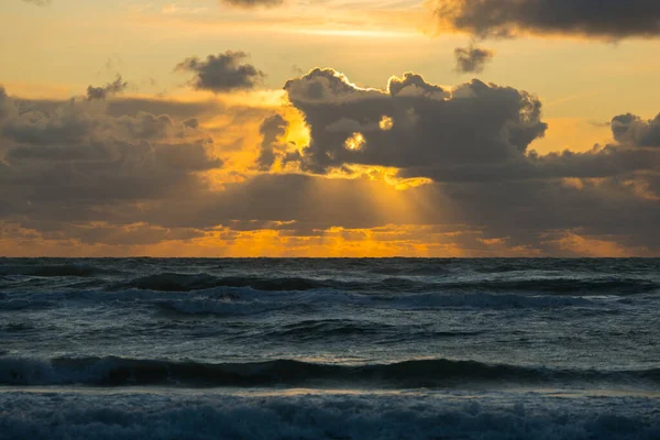 Прекрасный Снимок Заката Над Морем — стоковое фото