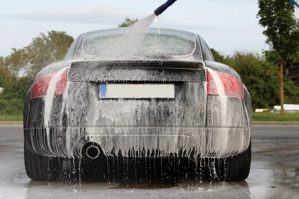 Eine Autowaschanlage Mit Schaumstoff Einer Selbstbedienungswaschanlage — Stockfoto