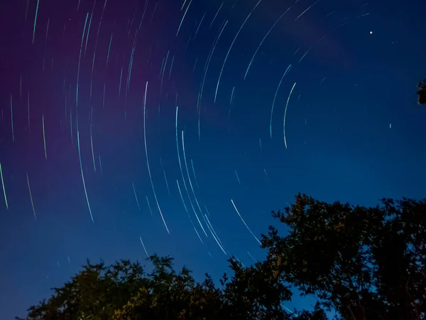 Vacker Stjärnstig Mot Blå Nära Himmel — Stockfoto