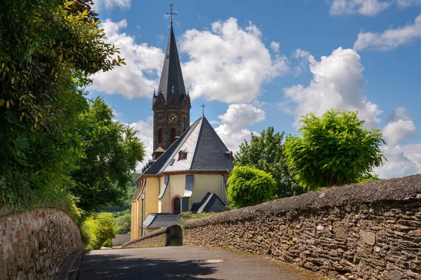 Uma Foto Baixo Ângulo Antiga Igreja Paroquial Lieser Alemanha — Fotografia de Stock