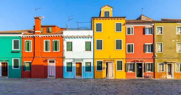 Detailní Záběr Barevných Budov Benátkách Itálie — Stock fotografie