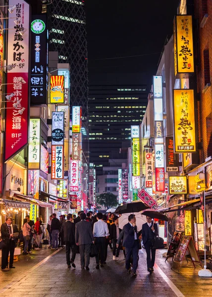 Tokyo Japão Abril 2018 Ruas Lotadas Famoso Distrito Shinjuku — Fotografia de Stock