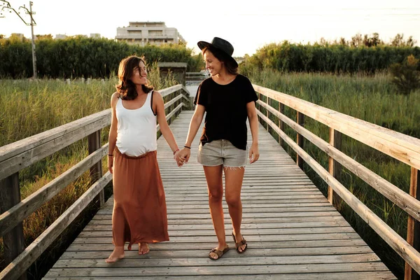 Uma Foto Hipnotizante Lindo Casal Grávida Conceito Família Lésbica — Fotografia de Stock