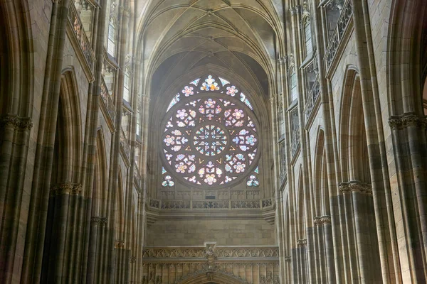 Interiör Bild Vitus Cathedral Prag Gotisk Stil Målat Glasfönster — Stockfoto