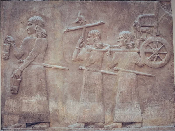 Een Close Shot Van Oude Egyptische Menselijke Houtsnijwerk — Stockfoto