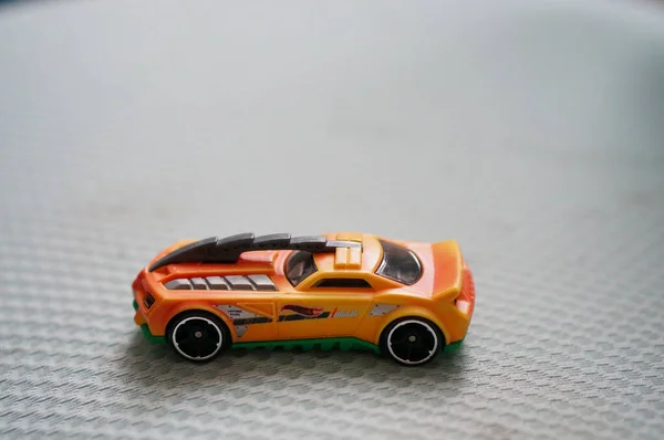 波特兰 2020年8月23日 橙色的美泰热轮玩具赛车 — 图库照片