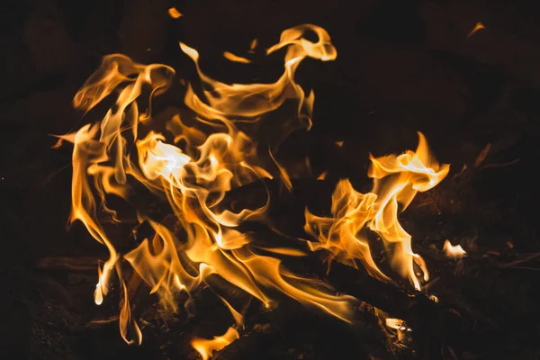 Eine Schöne Feuerflamme Als Hintergrund — Stockfoto