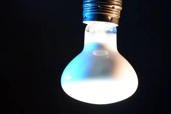 Een Dichtbij Shot Van Een Elektrische Gloeilamp — Stockfoto