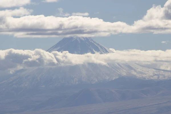 Etrafında Bulutlar Olan Ncil Den Güzel Bir Ararat Dağı Görüntüsü — Stok fotoğraf
