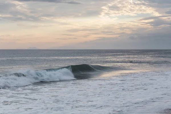 Uma Vista Deslumbrante Mar Com Belas Paisagens Nubladas Malibu Califórnia — Fotografia de Stock