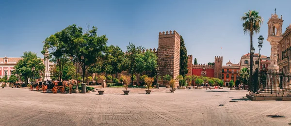 Seville Spanien Jul 2020 Rad Turister Framför Lions Port Ingång — Stockfoto