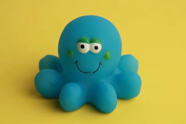 Tiro Perto Polvo Brinquedo Azul Uma Banheira — Fotografia de Stock