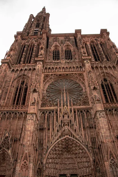 Een Verticale Opname Van Cathedrale Notre Dame Strasbourg Straatsburg Frankrijk — Stockfoto