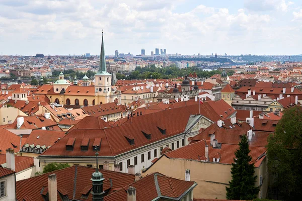 Uno Scatto Panoramico Della Città Praga Bellissimi Edifici Con Tetto — Foto Stock