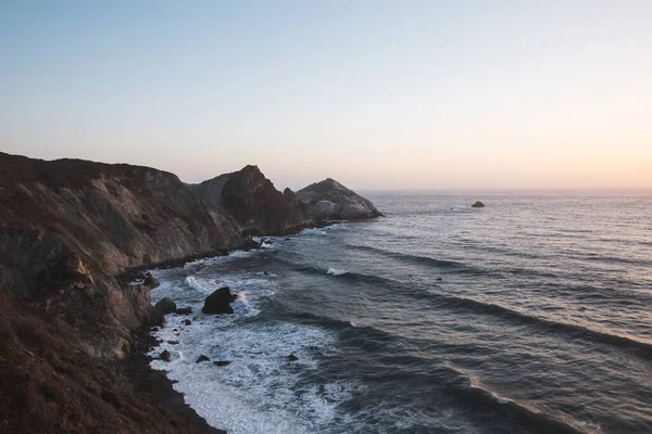 Una Costa Rocosa Con Una Hermosa Vista Mar Big Sur —  Fotos de Stock