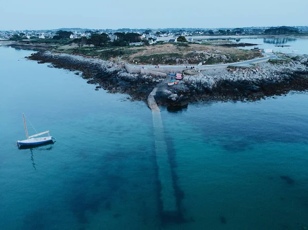 魅惑的な景観を持つ海岸線の見事な空中ショット — ストック写真