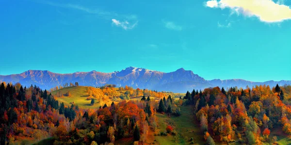 Sonbaharda Bucegi Dağlarıyla Güzel Bir Manzara — Stok fotoğraf