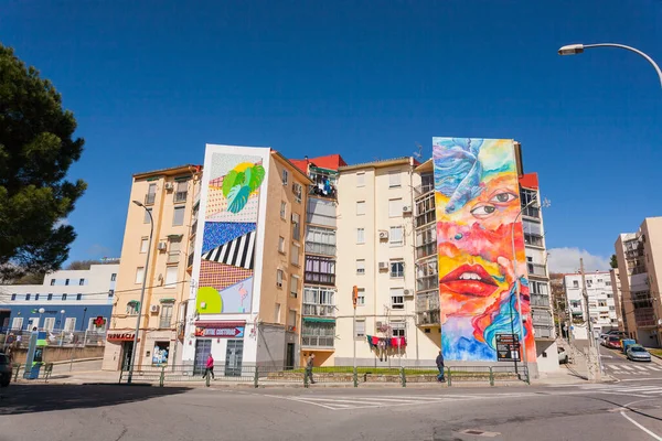 Plasencia スペイン 2018年3月25日 様々な落書きや鉄の彫刻 ビャールの町 家や建物の異なる景色 — ストック写真