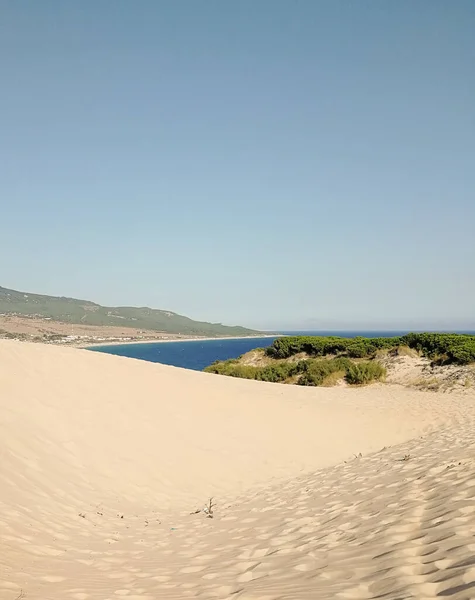 Длинный Снимок Песчаного Пляжа Дюной — стоковое фото