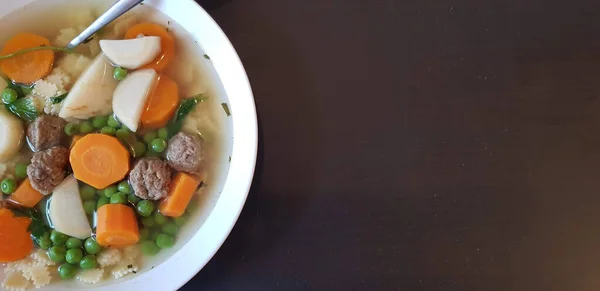 Traditional Hungarian liver dumpling soup made with lot of vegetables — Stock Image Traditional Hungarian Liver Dumpling Soup Made Lot Vegetables Stock Picture