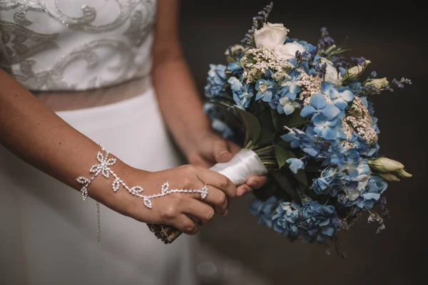Closeup Shot Female Holding Bridal Bouquet — Stock Photo, Image