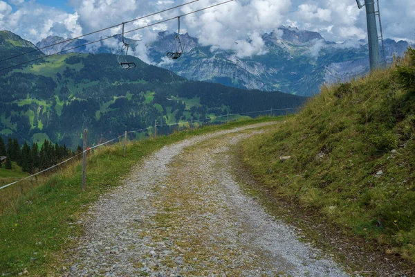 Een Prachtige Opname Van Een Weg Hogere Bergen Touw Erover — Stockfoto