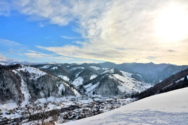 Piękny Krajobraz Górami Bucegi Zimie — Zdjęcie stockowe