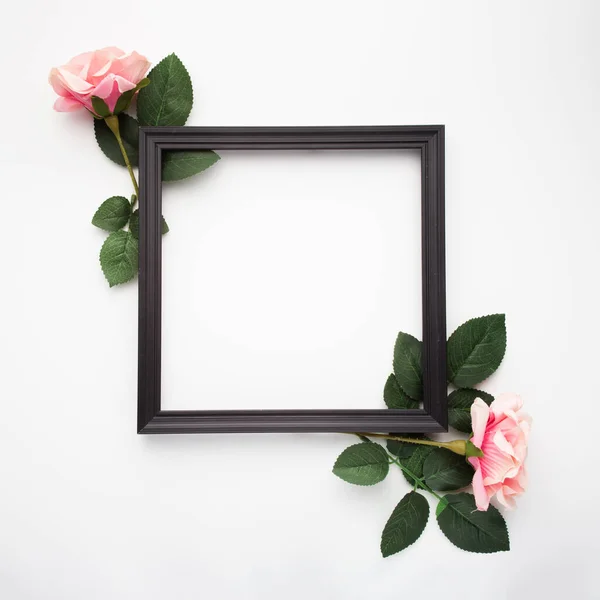 Top View Black Square Frame Surrounded Roses Isolated White Background — Stock Photo, Image