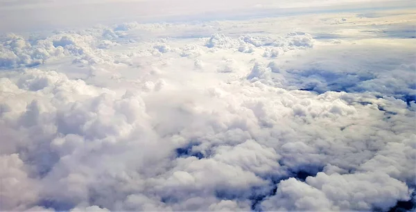 Красивый Пейзаж Земли Белые Облака Видимые Самолета — стоковое фото