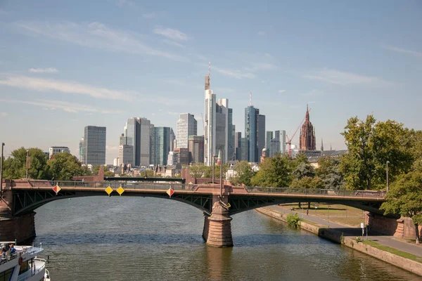 Чудовий Знімок Будинків Франкфурті Видно Каналу — стокове фото