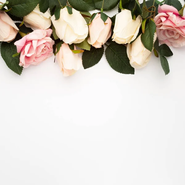 Eine Draufsicht Schöne Rosen Isoliert Auf Weißem Hintergrund Mit Platz — Stockfoto
