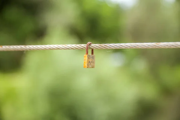 Cadenas Accroché Une Corde — Photo