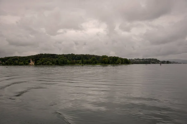 Das Graue Wasser Des Meeres Unter Dem Bewölkten Himmel Einem — Stockfoto