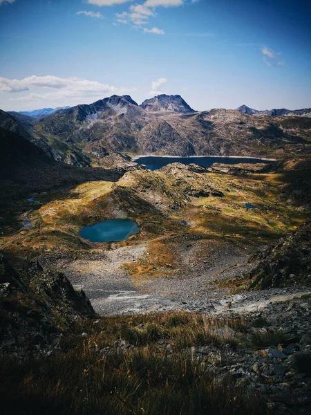 Vue Panoramique Paysage Montagneux Avec Lac Centre — Photo