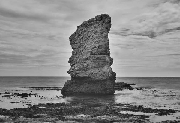 Μια Όμορφη Φωτογραφία Ενός Γιγάντιου Βράχου Μια Θάλασσα Dorset Aonb — Φωτογραφία Αρχείου