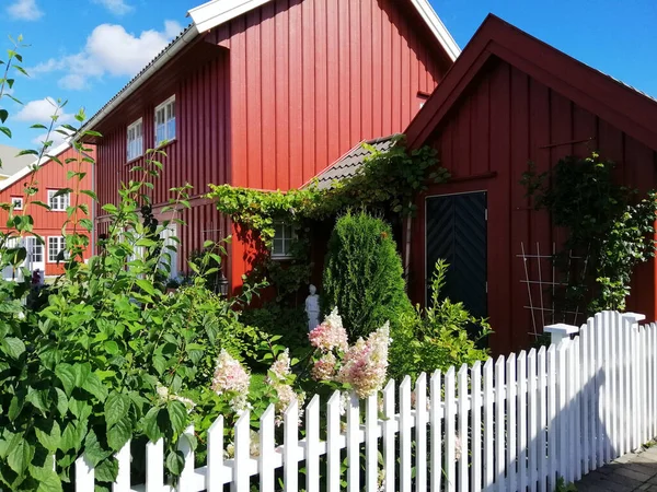 Eine Schöne Aufnahme Der Häuser Meer Vom Dorf Gjeving Norwegen — Stockfoto