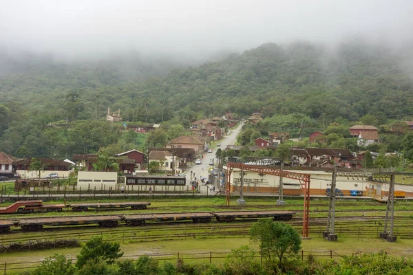 ブラジルサンパウロの田舎の鉄道の高角度ショット — ストック写真