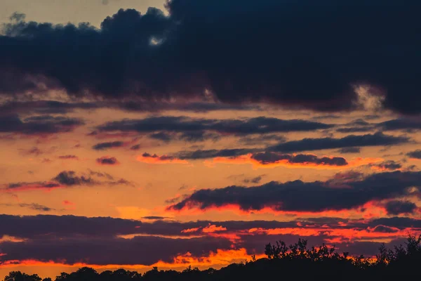 Ein Faszinierender Blick Auf Den Orangen Sonnenuntergang — Stockfoto