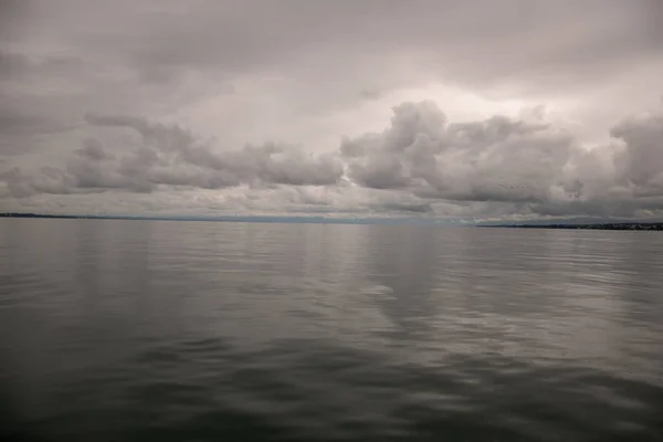 Kasvetli Bir Havada Denizin Yakın Çekimi — Stok fotoğraf