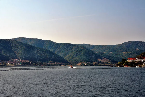 Eine Panoramische Aufnahme Der Donau Der Gegend Der Stadt Orsova — Stockfoto
