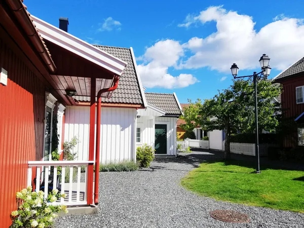 Zdjęcie Bliska Domów Ogrodzeniem Roślinami Gjeving Norwegia — Zdjęcie stockowe