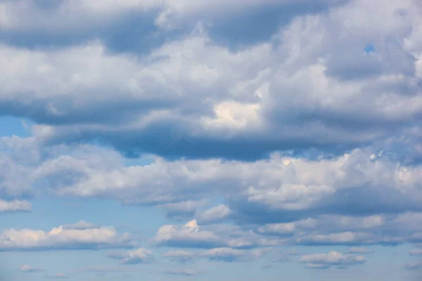 Ángulo Bajo Nubes Cielo Azul — Foto de Stock