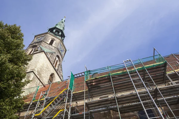 Niski Kąt Strzału Kreuzkirche Pod Słońcem Hanowerze Niemcy — Zdjęcie stockowe