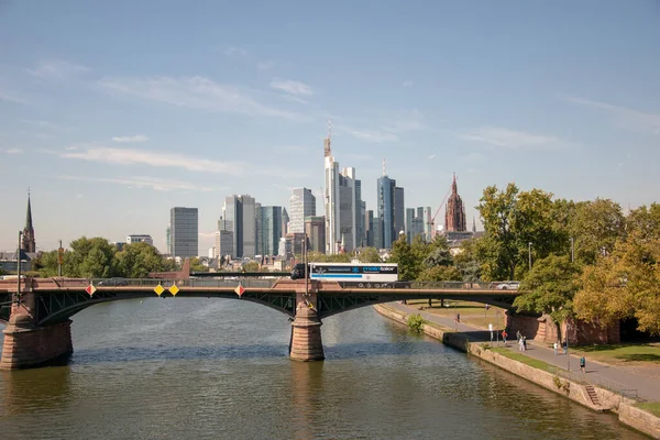 Hermoso Plano Los Edificios Frankfurt Visible Desde Canal —  Fotos de Stock