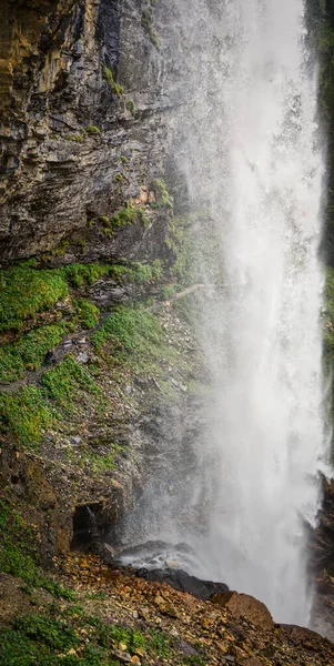 Tiro Tirar Fôlego Uma Bela Cachoeira Durante Dia — Fotografia de Stock